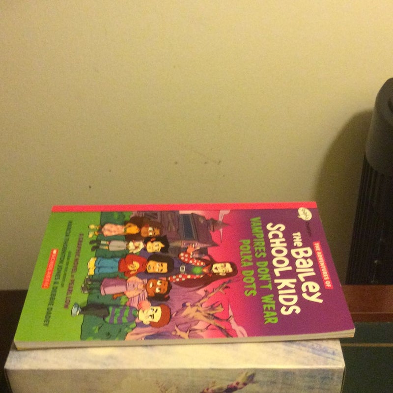 Vampires Don't Wear Polka Dots (the Adventures of the Bailey School Kids Graphic Novel #1)