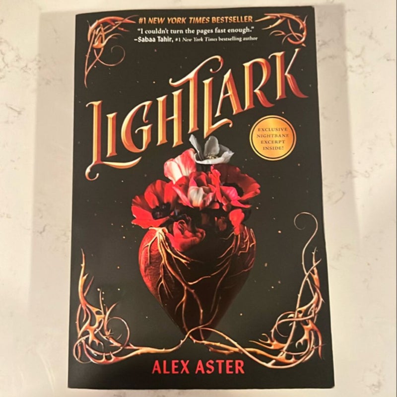 Lightlark (the Lightlark Saga Book 1)