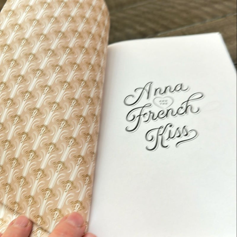 Anna and the French Kiss Collector's Edition-signed-Never read-design on edges 