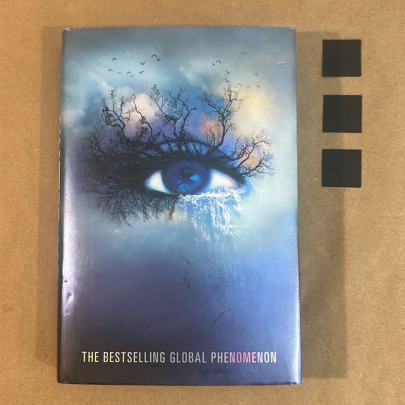Shatter Me Collector's Deluxe Limited Edition