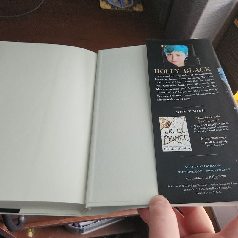 The Wicked King (Barnes & Noble Exclusive Edition)