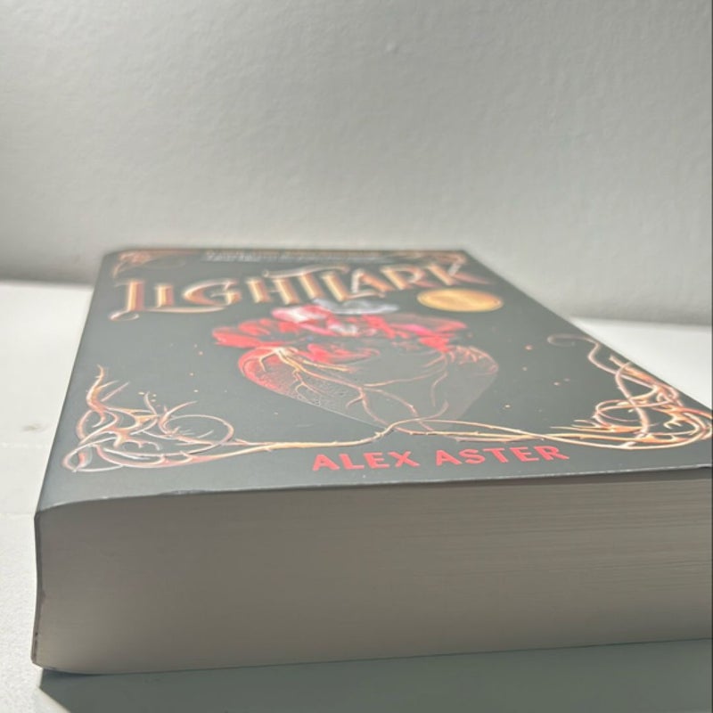 Lightlark (the Lightlark Saga Book 1)