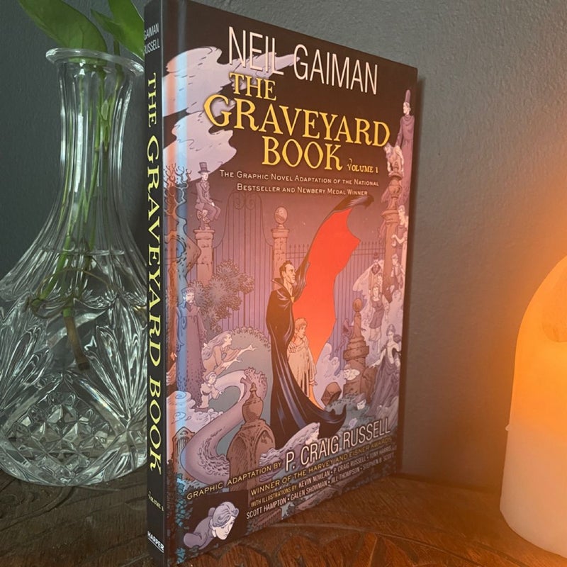 The Graveyard Book Graphic Novel: Volume 1