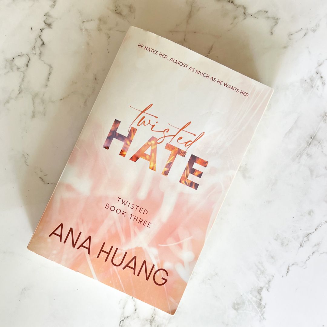  Twisted Hate (Twisted, 3): 9781728274881: Huang, Ana: Books