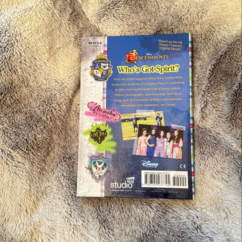Disney Descendants: Auradon Prep Spirit Book