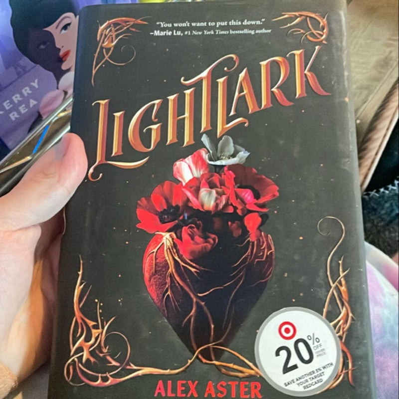 Lightlark (the Lightlark Saga Book 1)