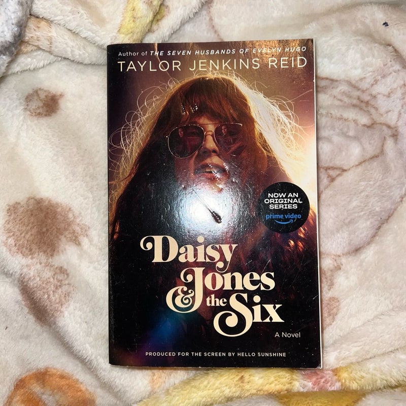 Daisy Jones and the Six (TV Tie-In Edition)