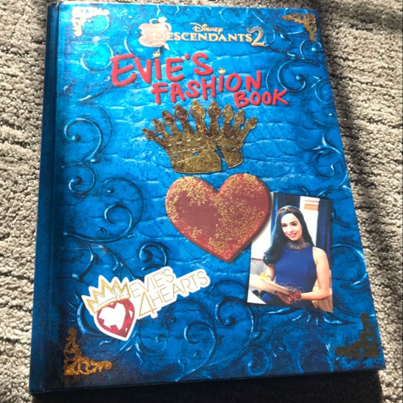 Descendants 2 Evie's Fashion Book