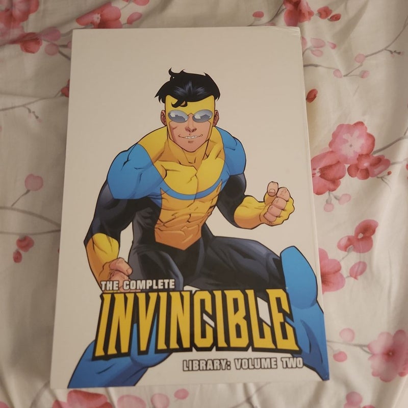 Complete Invincible Library Edition Volume 2