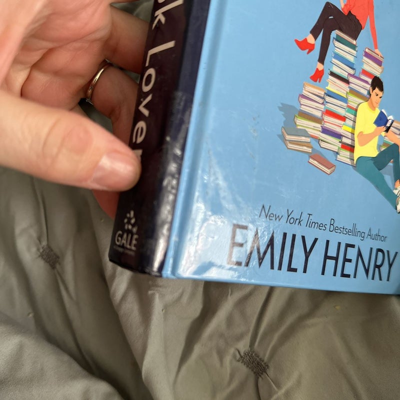 Book Lovers: Henry, Emily: 9781432896041: : Books