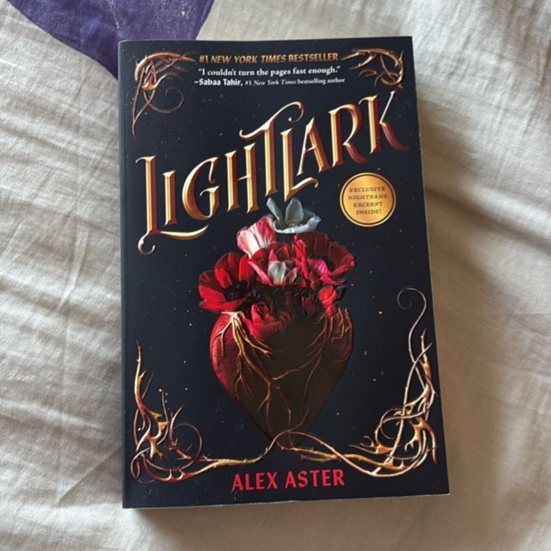 Lightlark (the Lightlark Saga Book 1)