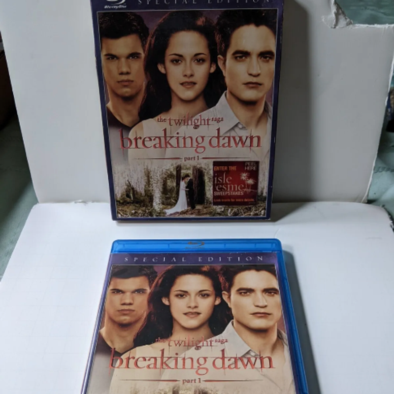 Breaking Dawn, Part 1 (The Twilight Saga) Blu-ray Special Edition 
