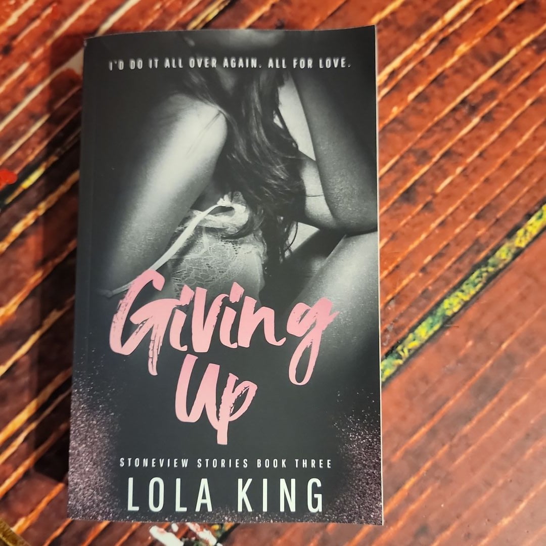 Giving Up by Lola King, Paperback Pangobooks