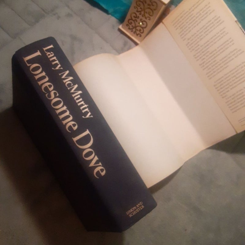 2 Hardcover Books By Larry McMurtry! Both with dust jackets. =0

~ Lonesome Dove : 2nd printing, with the page 621 typo Error! Book has some reading wear & age spots on top. In good shape.

~ Comanche Moon : 1st printing, some shelf wear & sticker remains on DJ. Pencil inscription on 1st page, in very good shape