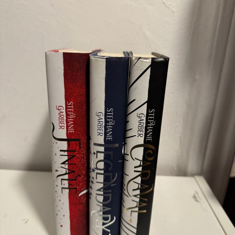 Waterstones Caraval Set 