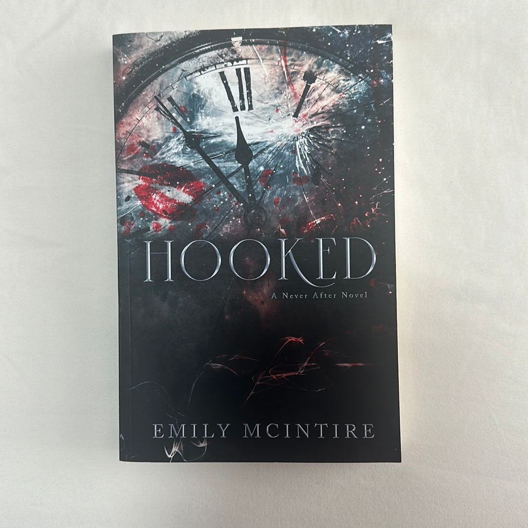 Hooked by Emily McIntire, Paperback | Pangobooks