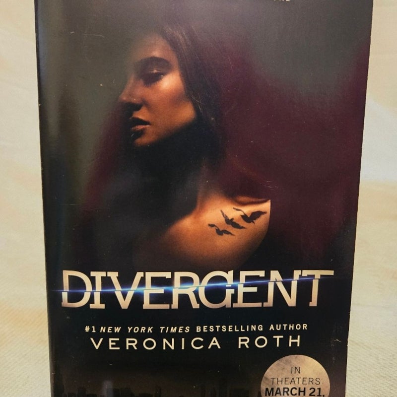 Divergent Movie Tie-In Edition