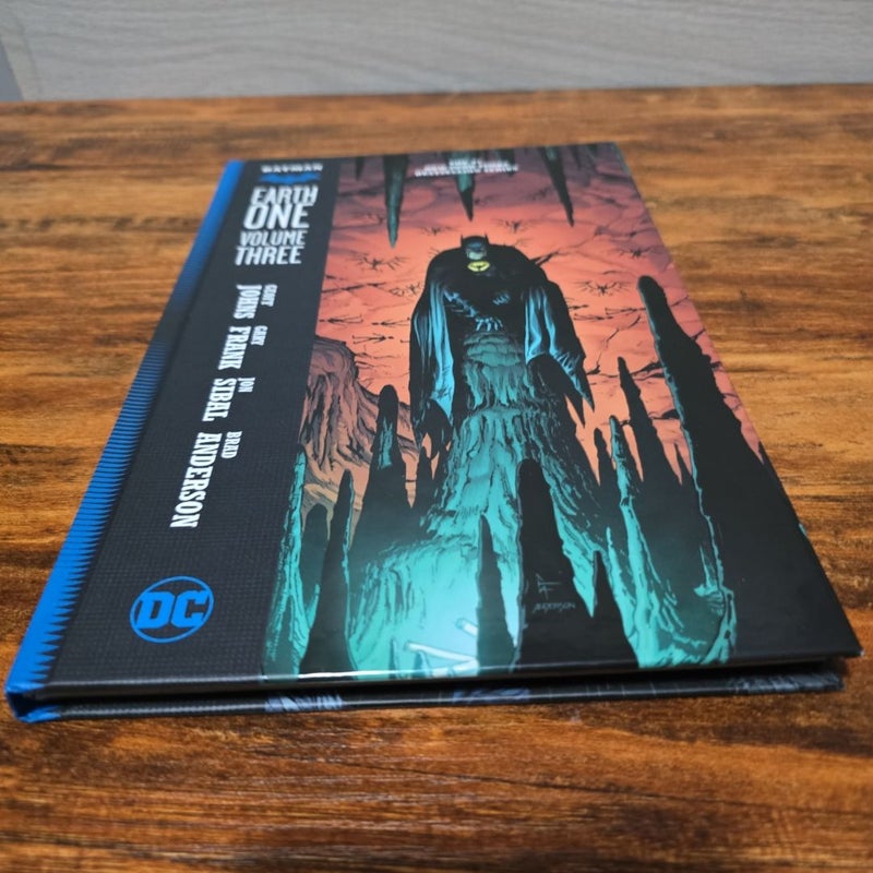 Batman: Earth One Vol. 3