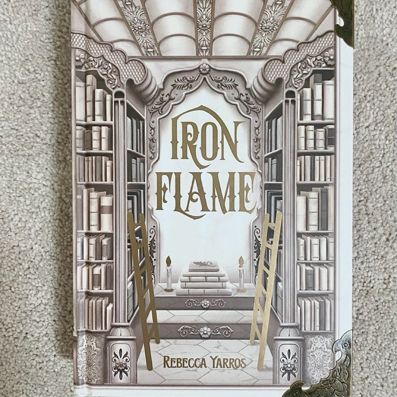 Iron Flame - Bookish Box Exclusive edition [+ page overlays]