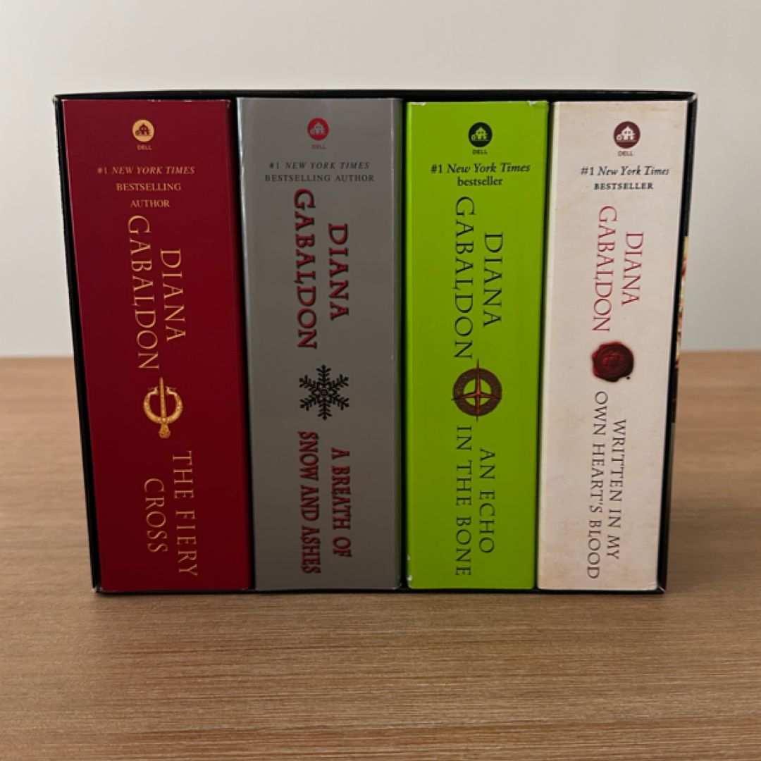 Outlander Volumes 5-8 (4-Book Boxed Set)