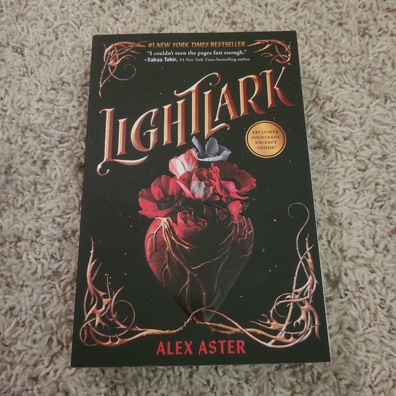 Lightlark (the Lightlark Saga Book 1)