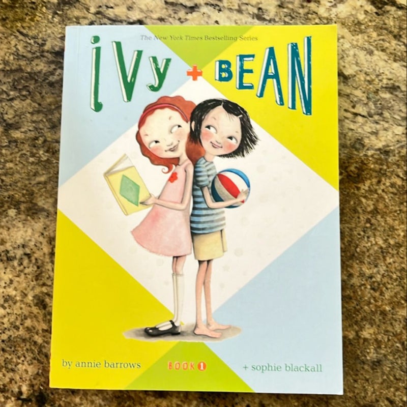 Ivy and Bean - Book 1 (Ivy and Bean Books, Books for Elementary School)