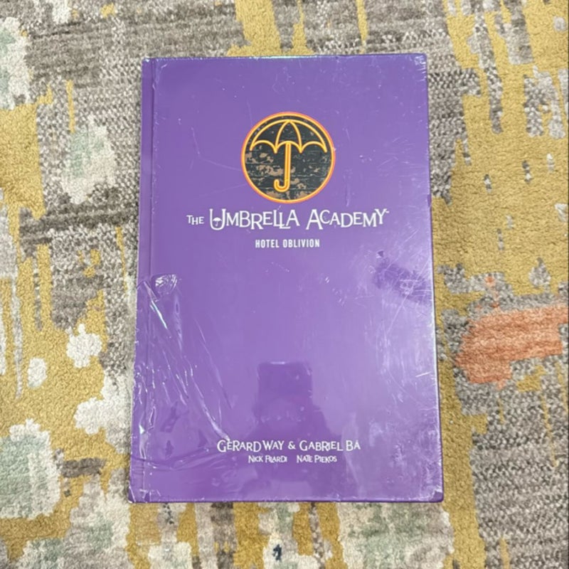 The Umbrella Academy Library Edition Volume 3: Hotel Oblivion