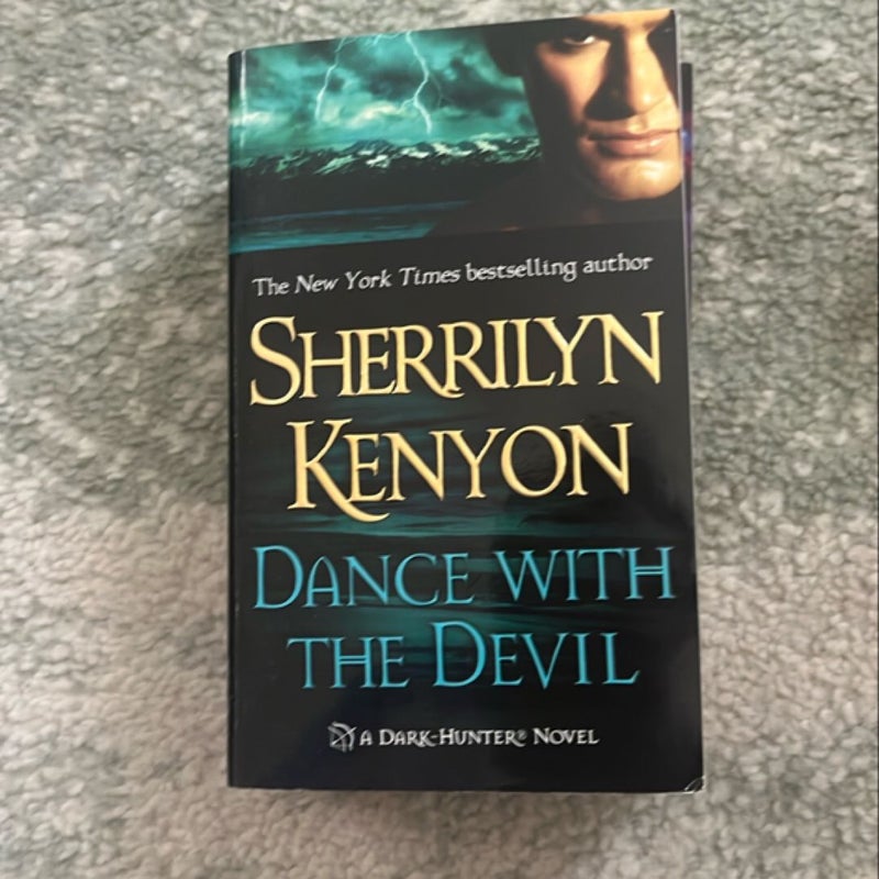 Kiss of the Night 5 Book Series