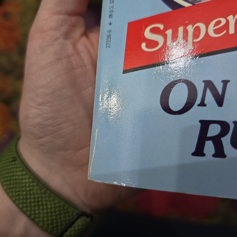 Sweet Valley High Super Thriller: On the Run