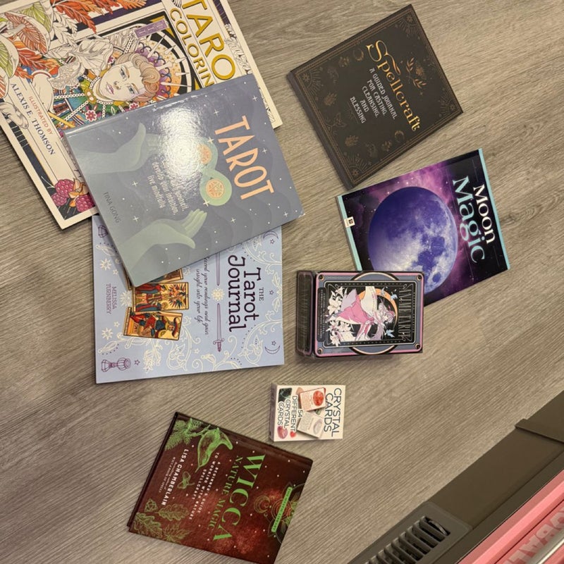 Tarot/Witchy lot