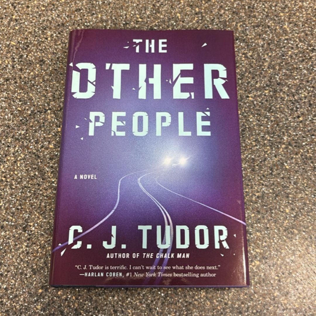 La Otra Gente / The Other People By C.J. Tudor: 9788401025600 | : Books - Foto 2