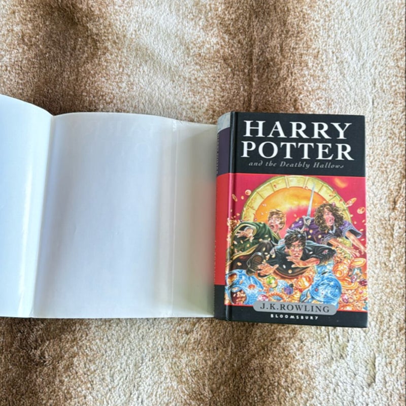 Harry Potter and the Deathly Hallows *UK HARDCOVER*