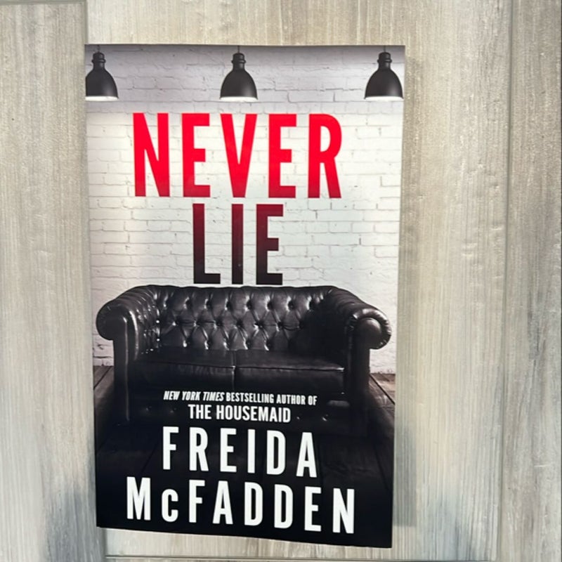 Never Lie by Freida McFadden, Paperback | Pangobooks