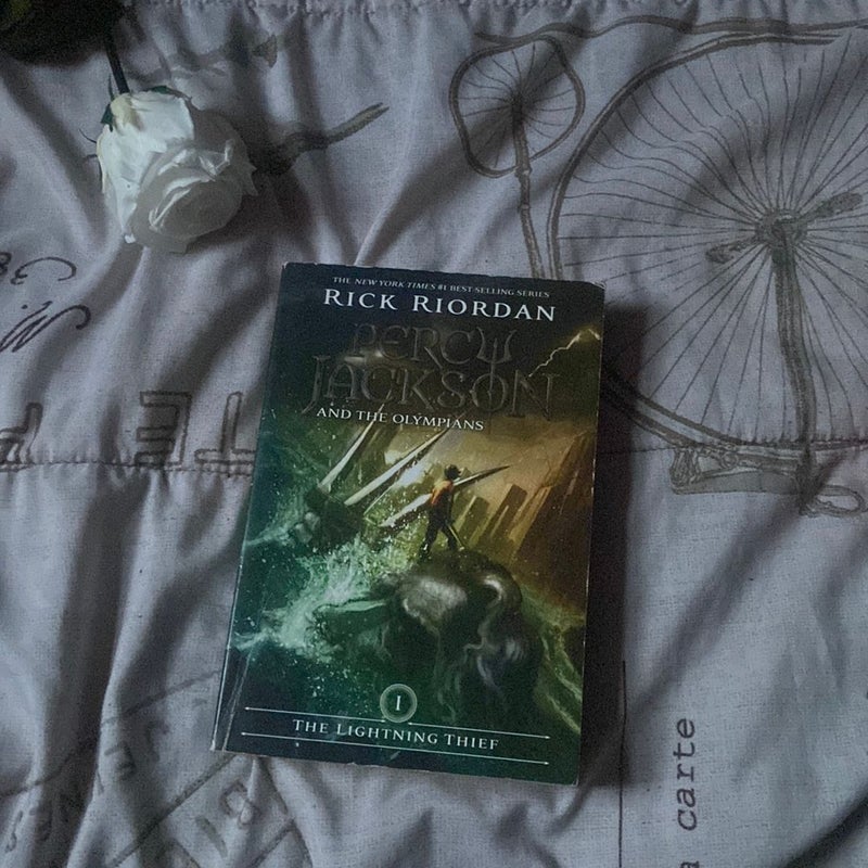 Percy Jackson and the Olympians 5 Book Paperback Boxed Set (new Covers W/poster)