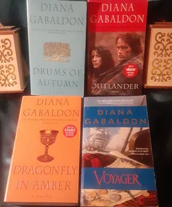4 Outlander book lot 1,2,3,4 Voyager, Drums of Autumn, Dragonfly in Amber
