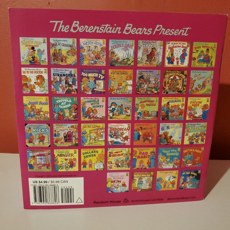 The Berenstain Bears Meet Santa Bear (Deluxe Edition)