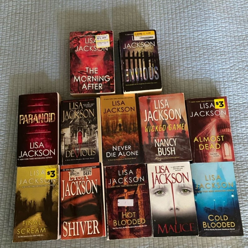 12 Lisa Jackson Paperback Books