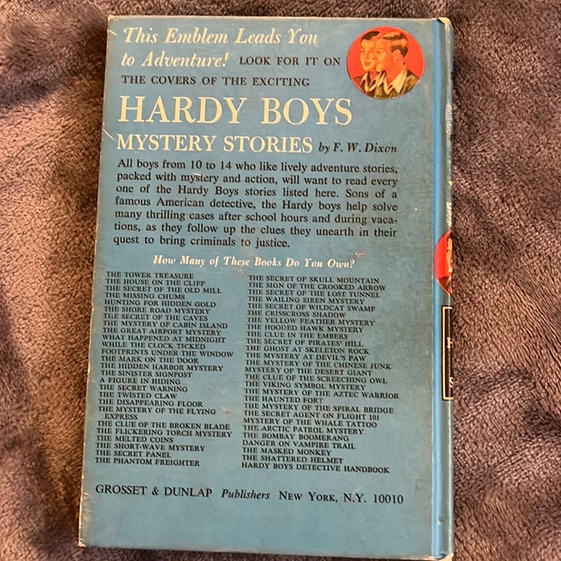 HARDY BOYS 32 - The Crisscross Shadow - Franklin W Dixon 1953 Hardcover in DJ