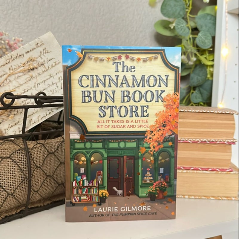 The Cinnamon Bun Book Store (Dream Harbor, Book 2)