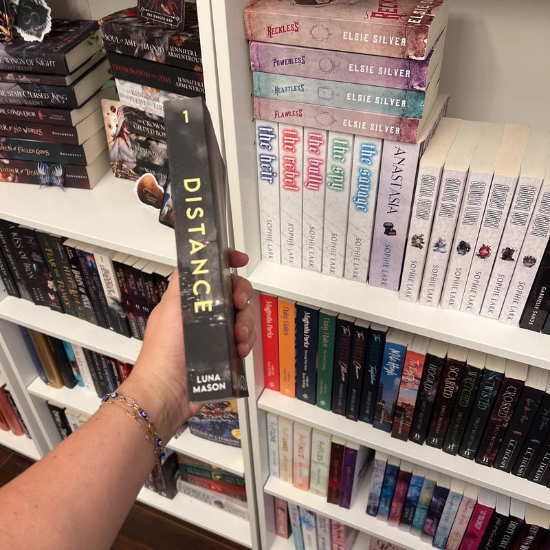 Distance by Luna Mason, Paperback | Pangobooks