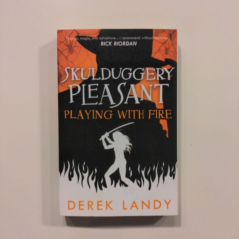 Playing with Fire (Skulduggery Pleasant, Book 2)