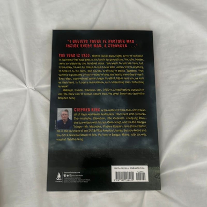 Stephen King 1922 by Stephen King, Paperback Pangobooks