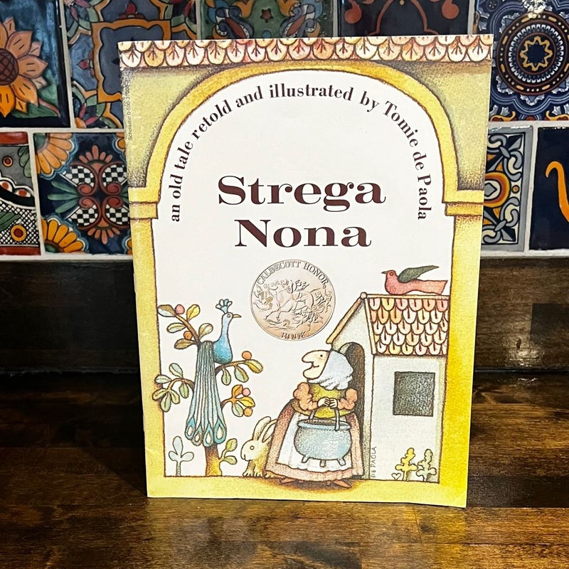 Strega Nona and Merry Christmas, Strega Nona Bundle