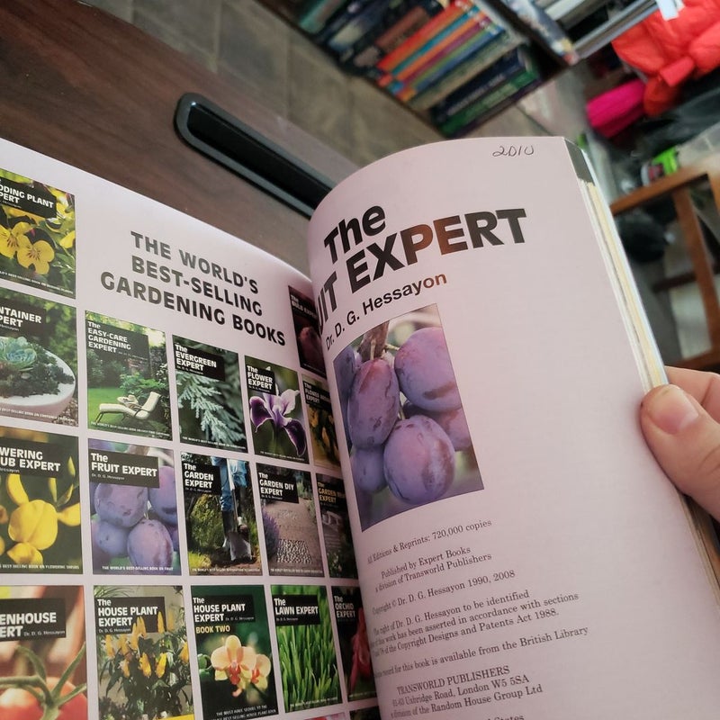 The Fruit Expert by D. G. Hessayon, Paperback | Pangobooks