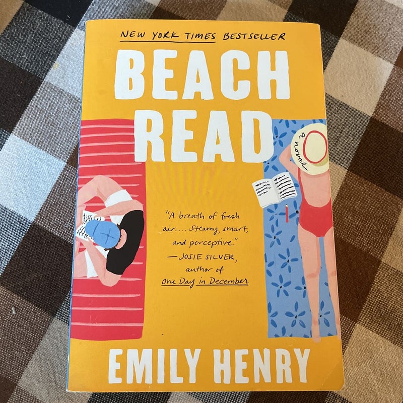 Beach Read by Emily Henry, Paperback