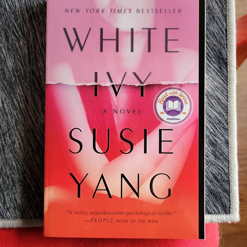 White Ivy: A Novel: Yang, Susie: 9781982100605: Books 