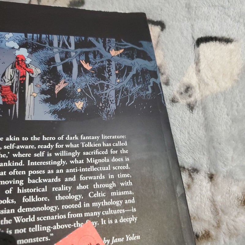 Hellboy Volume 8: Darkness Calls
