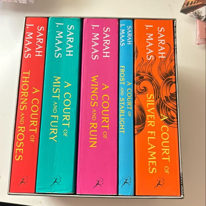 A Court of Thorns and Roses Paperback Box Set (5 Books)