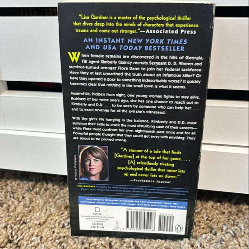 When You See Me by Lisa Gardner, Paperback | Pangobooks