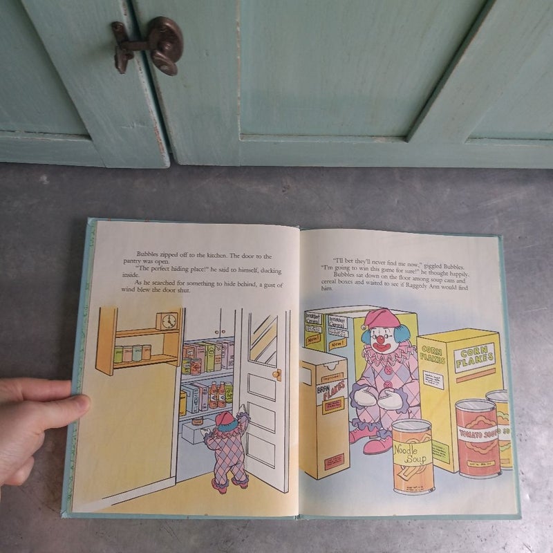 Raggedy Ann & Andy's Grow-And-Learn Library Volume 7 - A Very Close Call
